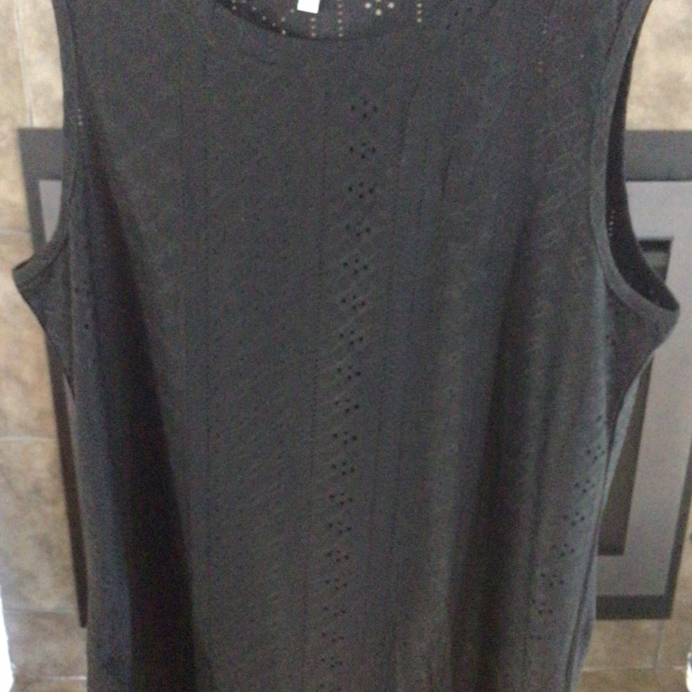 Elegant Black Sleeveless Top! Sz. L! Excellent Condition!